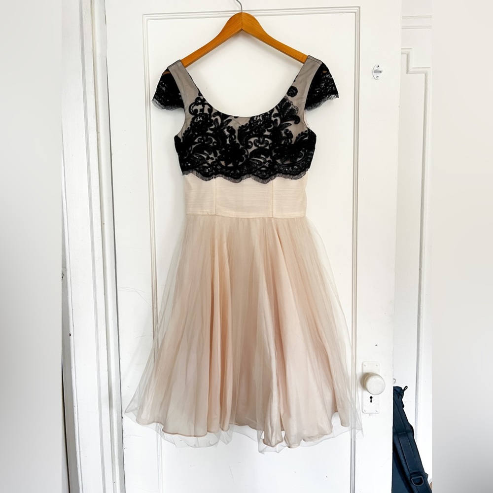 ModCloth GEODE | Breathtaking Belle Dress. Ivory/Black. Size Small (US 4-6)